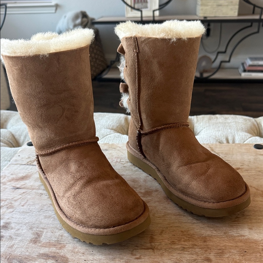 Ugg Women’s 8 Cozy Brown‎ Shearling Boots